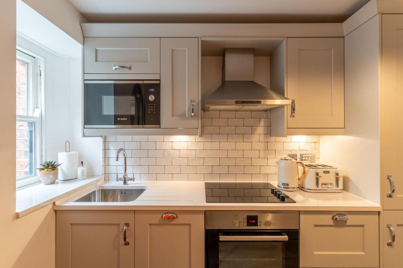 Luxury Chapel Apartment Within City Walls Chester Buitenkant foto